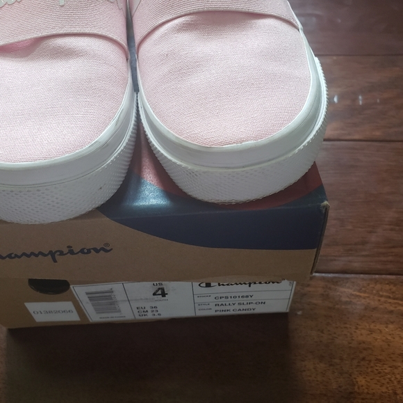 Girls Preowned Pink & White Champion Slips Ons - Picture 2 of 6